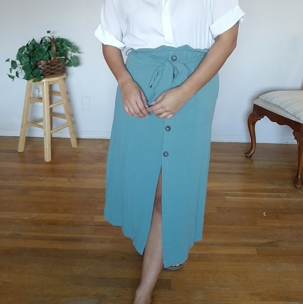 SAGE GREEN PAPER BAG BUTTON MIDI SKIRT - Picture 5 of 6